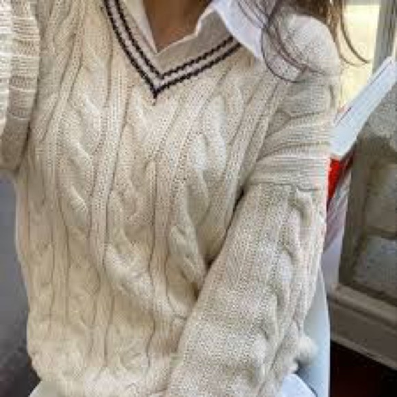 Abercrombie & Fitch White V-Neck Sweater with Black Trim - Picture 7 of 7